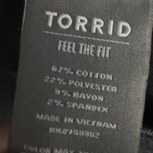 Torrid Black Crop Lean Jeans Size 2X - Picture 4 of 4